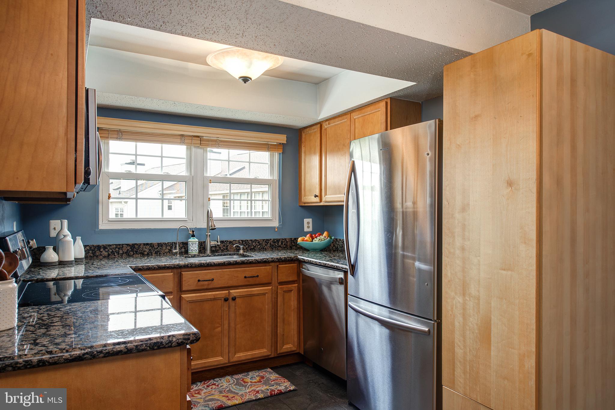 129 Fort Evans Road Southeast, Unit D Leesburg, VA 20175 - Photo 5 of 17 Stainless steel appliances