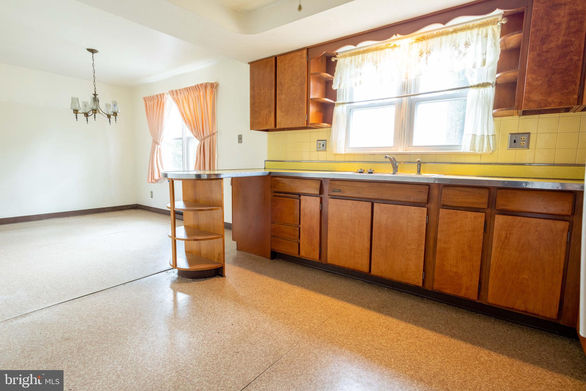 830 Robin Road Lancaster, PA 17601 - Photo 12 of 24 Gallery Image 12