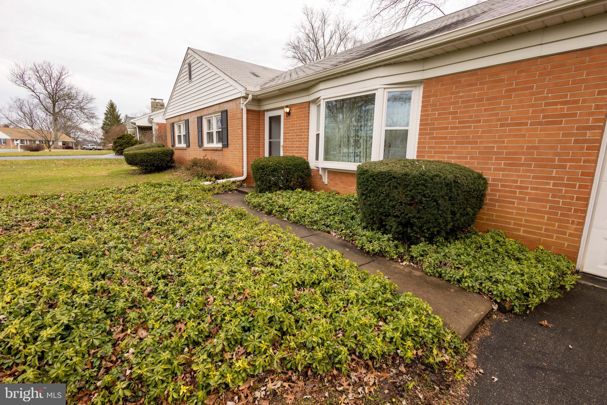 830 Robin Road Lancaster, PA 17601 - Photo 6 of 24 Gallery Image 6