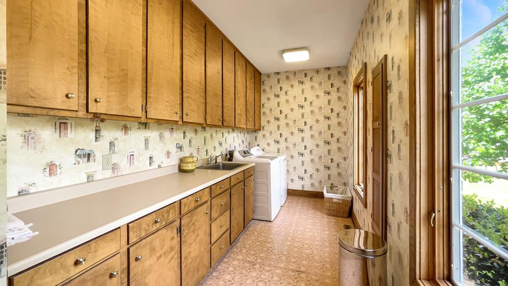 212 Hammond Road Greenwood, SC 29646 - Photo 18 of 40 Convenient Laundry