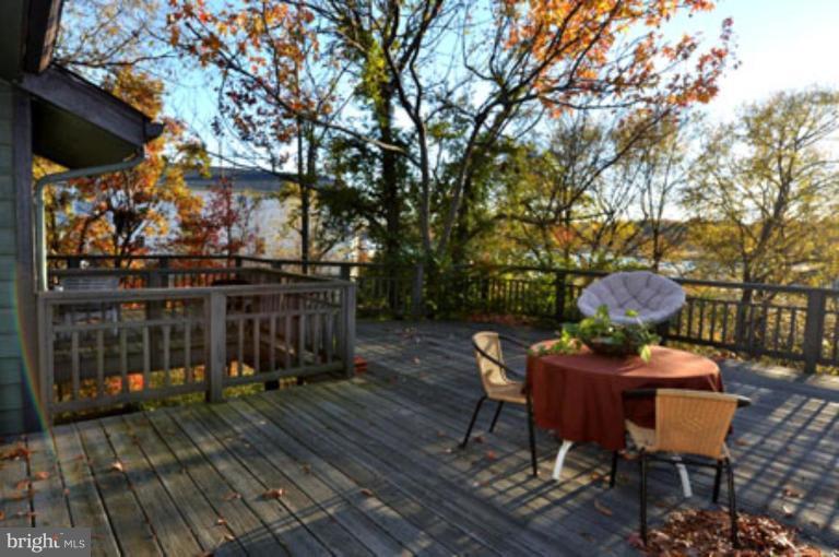 1310 Harbor Road Annapolis, MD 21403 - Photo 2 of 30 Deck