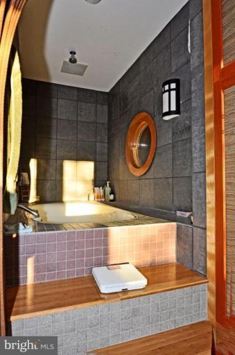 1310 Harbor Road Annapolis, MD 21403 - Photo 13 of 30 Master Bath #2