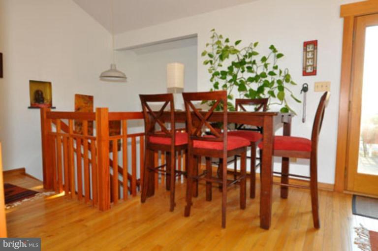 1310 Harbor Road Annapolis, MD 21403 - Photo 30 of 30 Breakfast Area