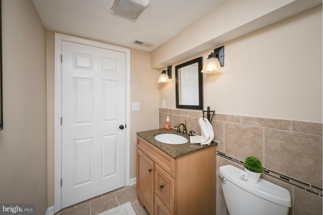 1337 Pentridge Road Baltimore, MD 21239 - Photo 17 of 30 Bath