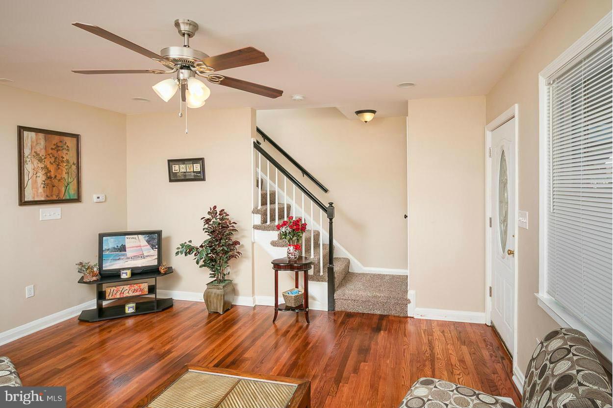 1337 Pentridge Road Baltimore, MD 21239 - Photo 5 of 30 Living Room