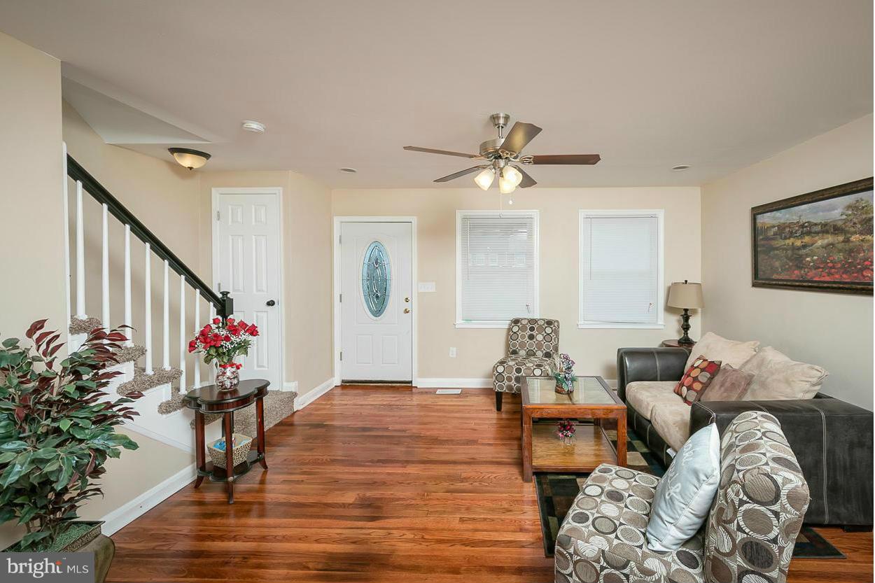 1337 Pentridge Road Baltimore, MD 21239 - Photo 6 of 30 Living Room
