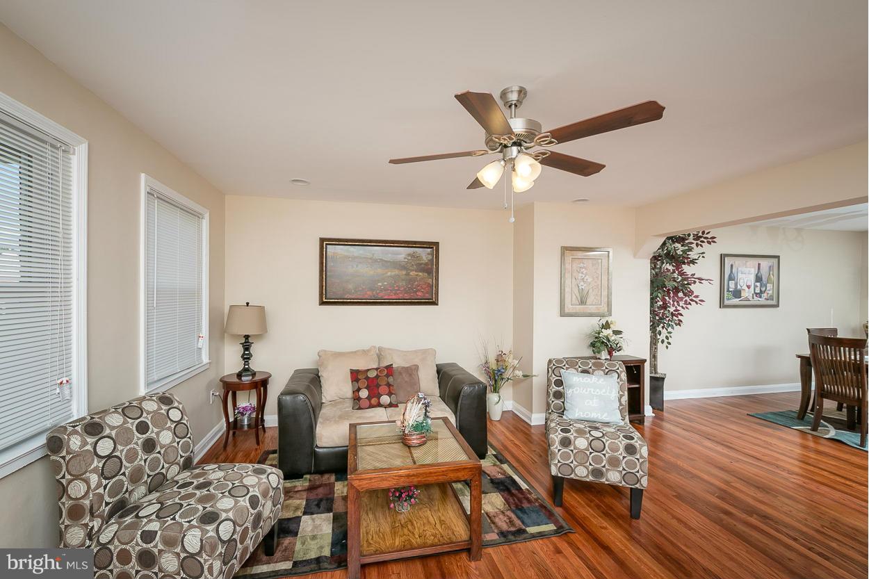 1337 Pentridge Road Baltimore, MD 21239 - Photo 7 of 30 Living Room