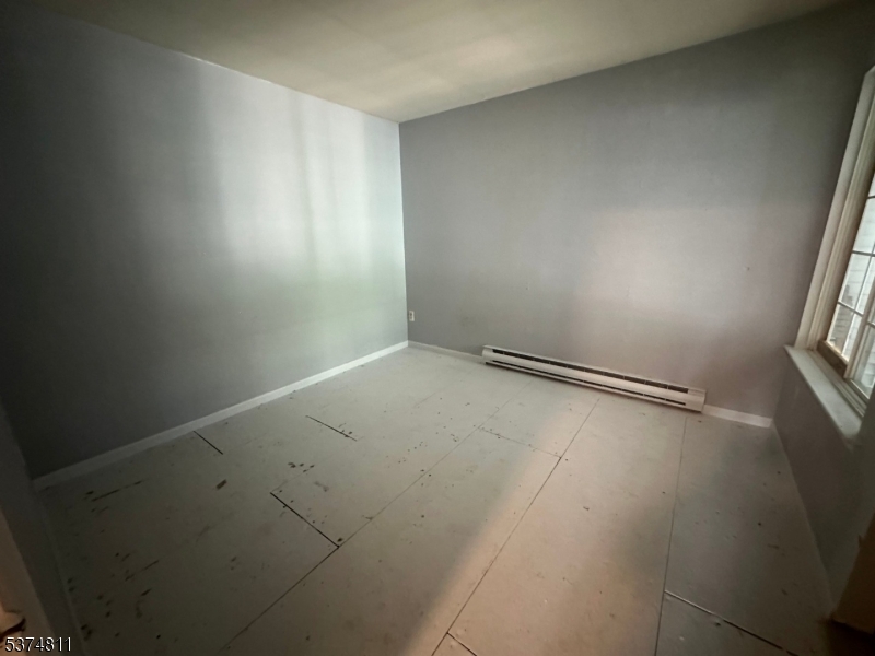 66 Mountain Court, Unit 66 Bedminster, NJ 07921 - Photo 11 of 18 an empty room with windows