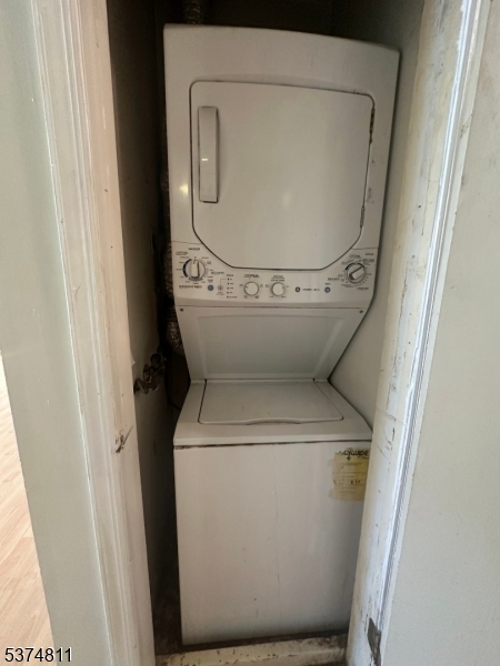 66 Mountain Court, Unit 66 Bedminster, NJ 07921 - Photo 3 of 18 a close up view of a toilet