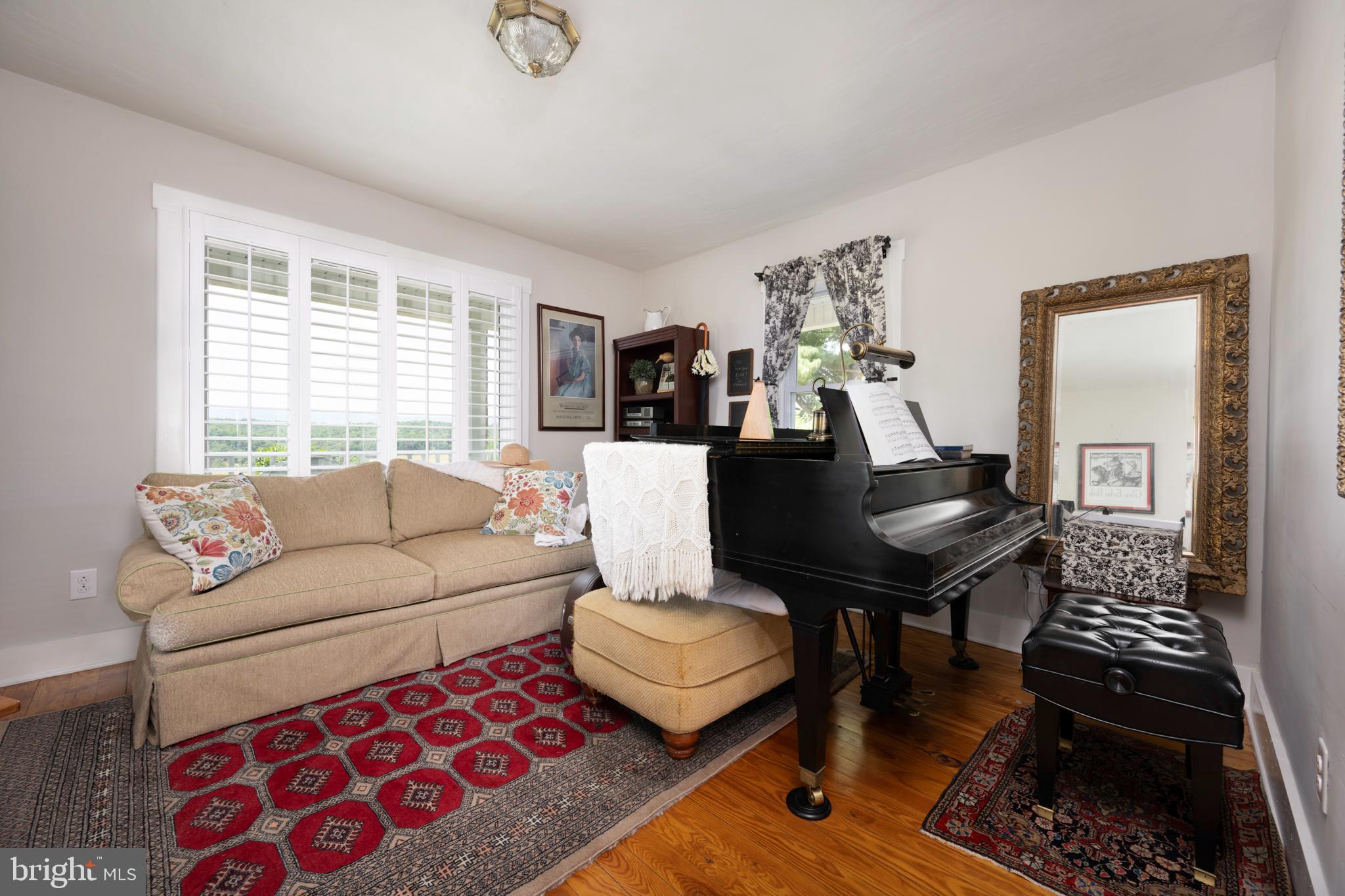 12970 Senedo Road Mount Jackson, VA 22842 - Photo 27 of 66 Living room main level
