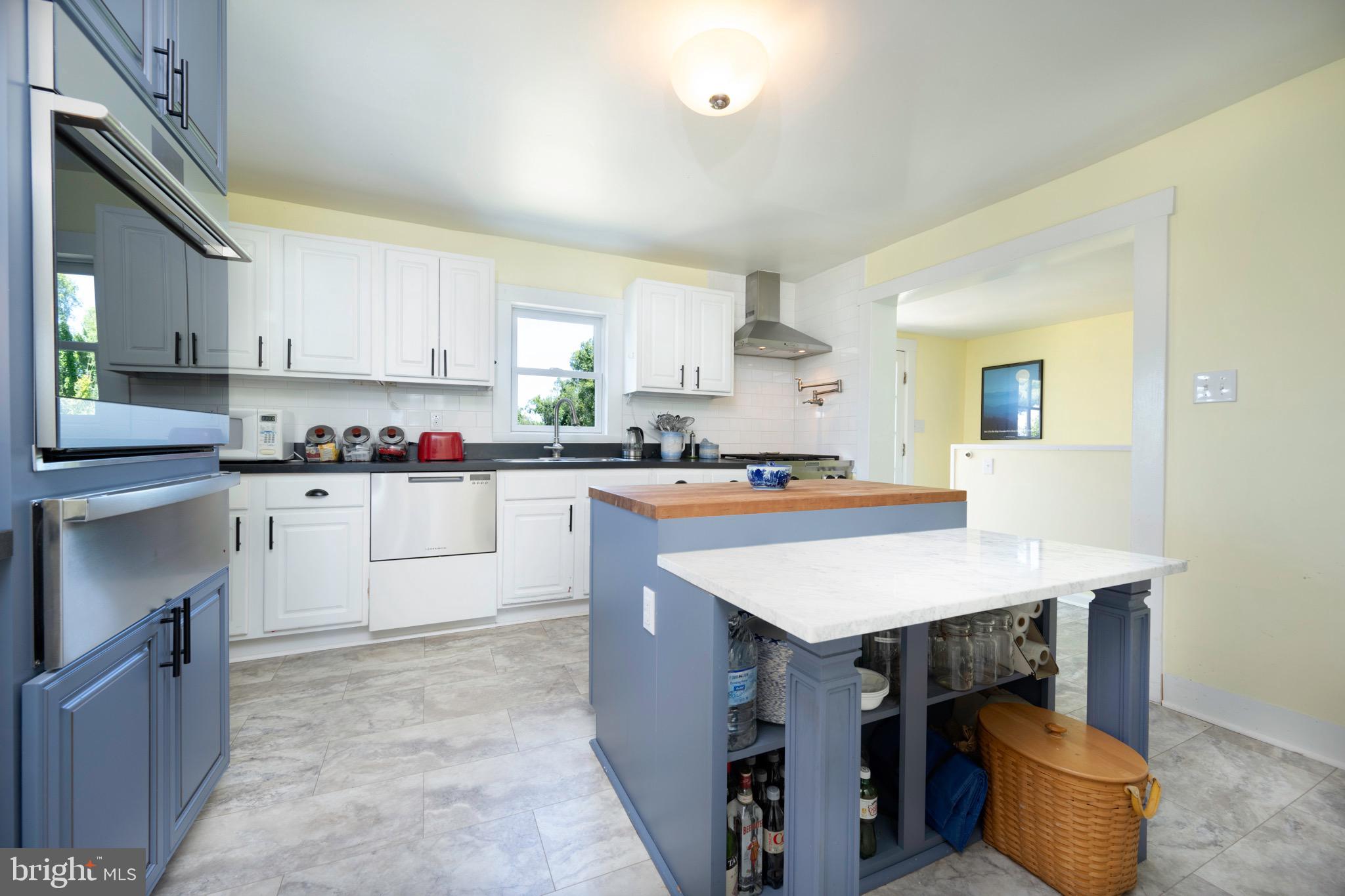 12970 Senedo Road Mount Jackson, VA 22842 - Photo 10 of 66 Gourmet kitchen main level