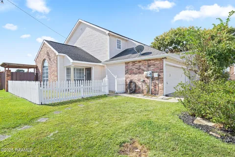 $199,999 | 110 South Domingue Avenue, Unit 1, Lafayette, LA 70506