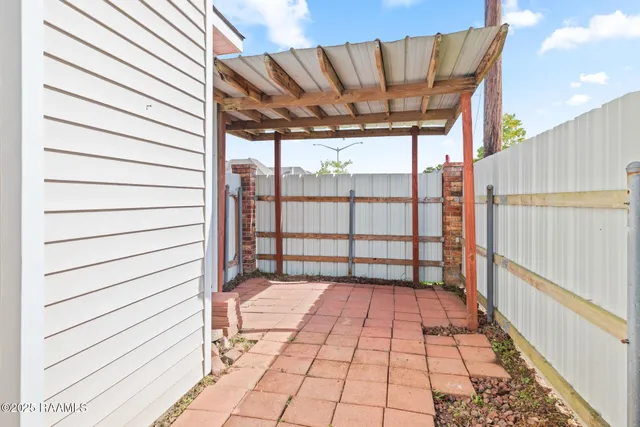 $199,999 | 110 South Domingue Avenue, Unit 1, Lafayette, LA 70506