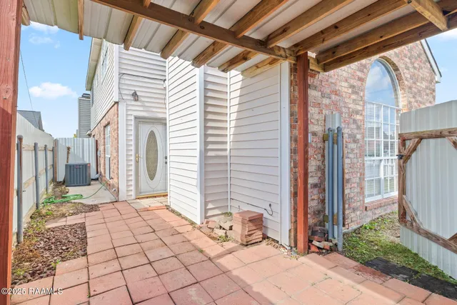 $199,999 | 110 South Domingue Avenue, Unit 1, Lafayette, LA 70506