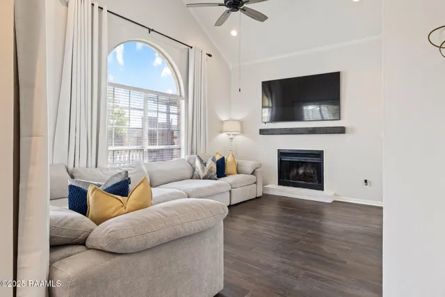 $199,999 | 110 South Domingue Avenue, Unit 1, Lafayette, LA 70506