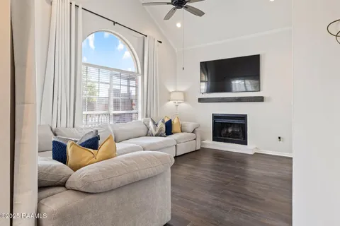 $195,000 | 110 South Domingue Avenue, Unit 1, Lafayette, LA 70506