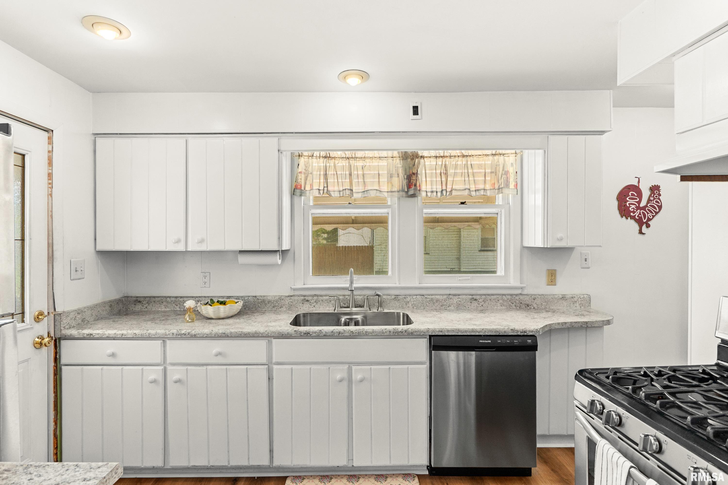 2704 North Prospect Road Peoria, IL 61603 - Photo 12 of 29
