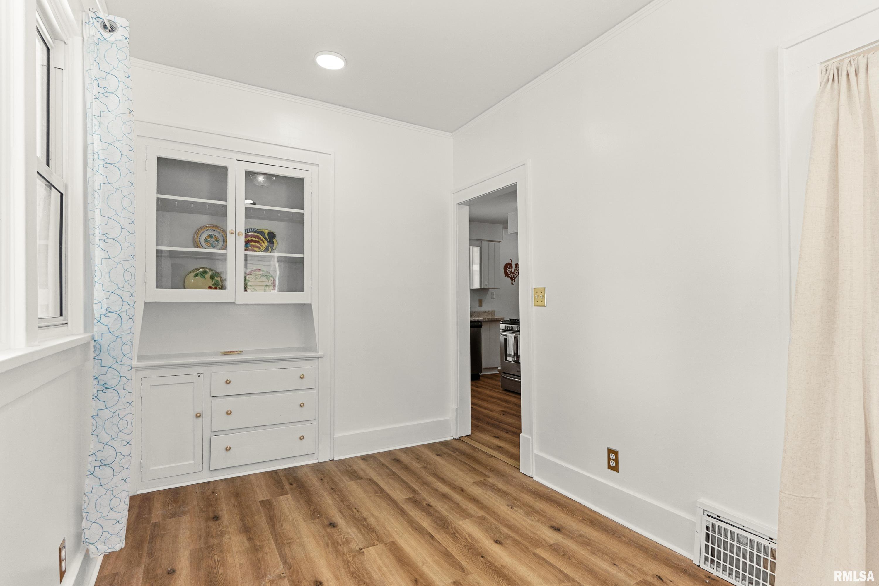 2704 North Prospect Road Peoria, IL 61603 - Photo 16 of 29