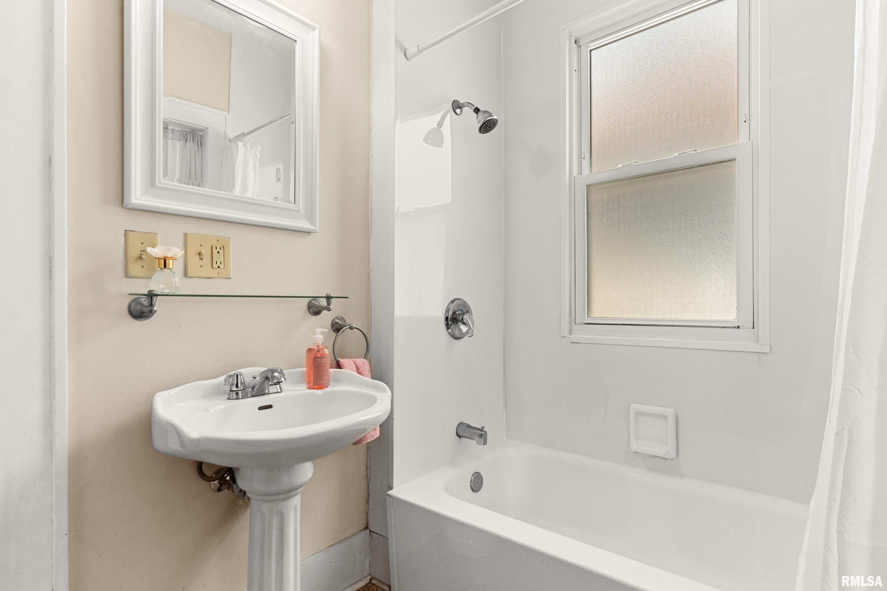 2704 North Prospect Road Peoria, IL 61603 - Photo 19 of 29