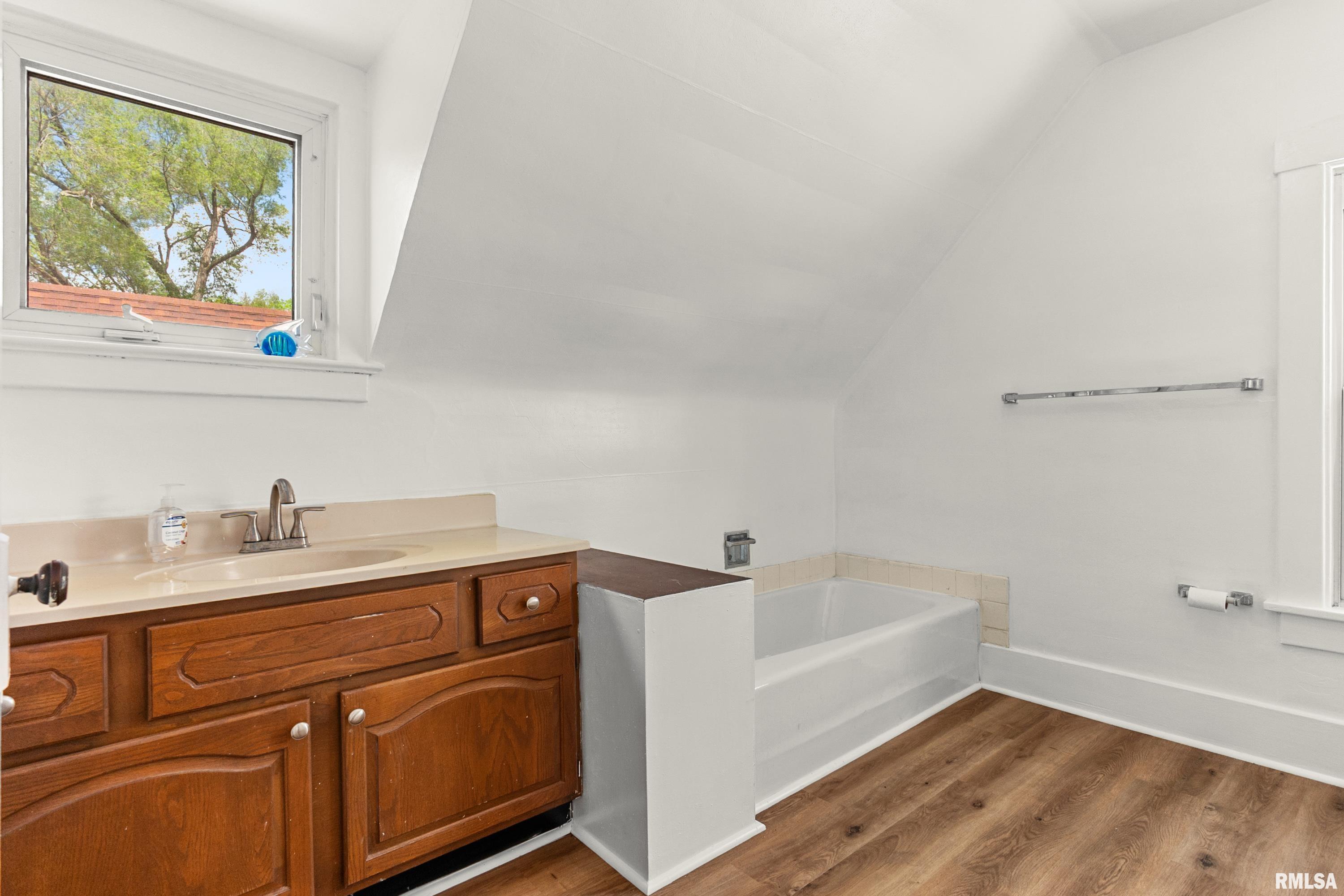 2704 North Prospect Road Peoria, IL 61603 - Photo 20 of 29