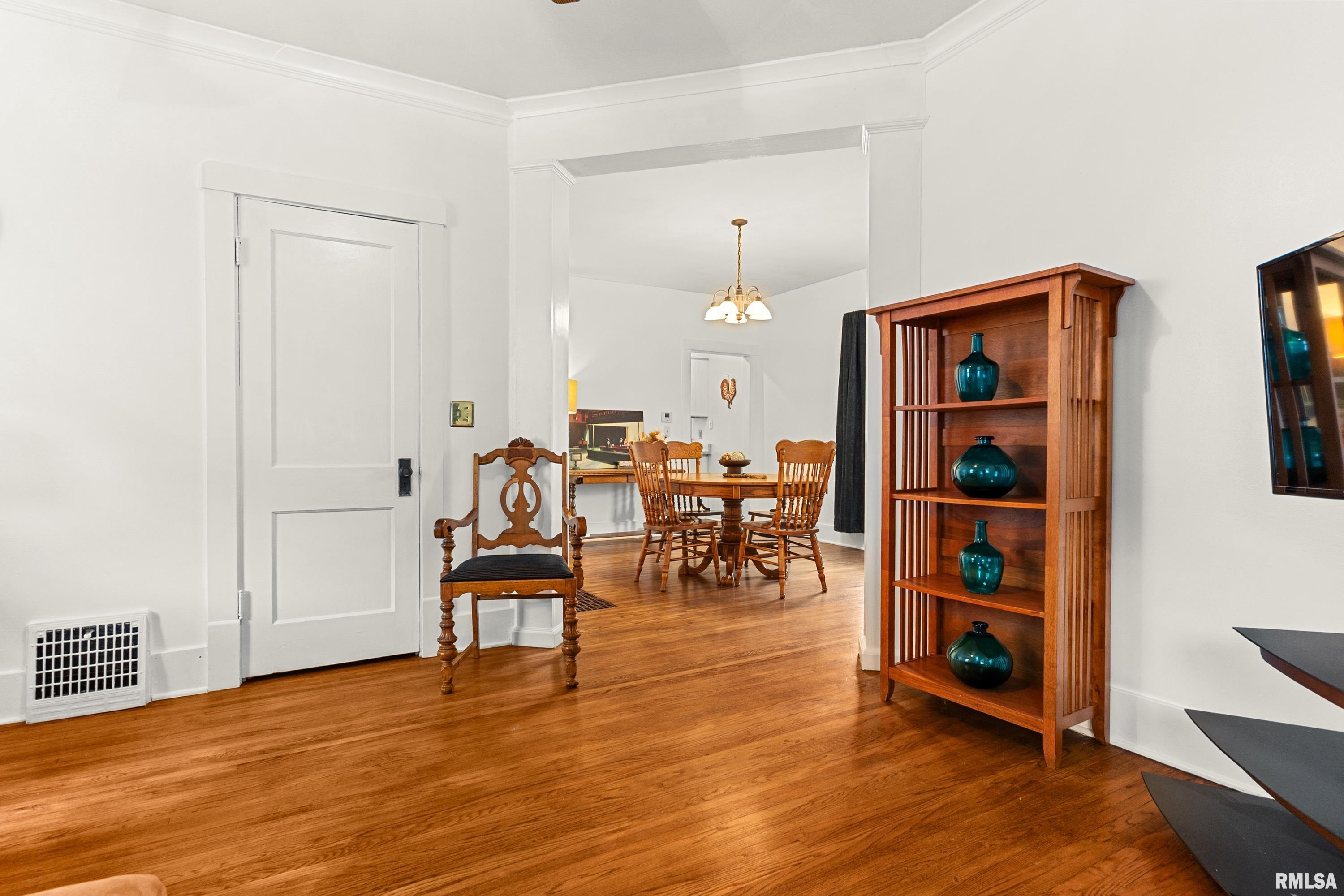 2704 North Prospect Road Peoria, IL 61603 - Photo 7 of 29