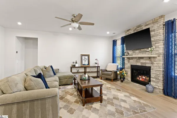 $515,000 | 356 Hollythorpe Lane, Fountain Inn, SC 29644