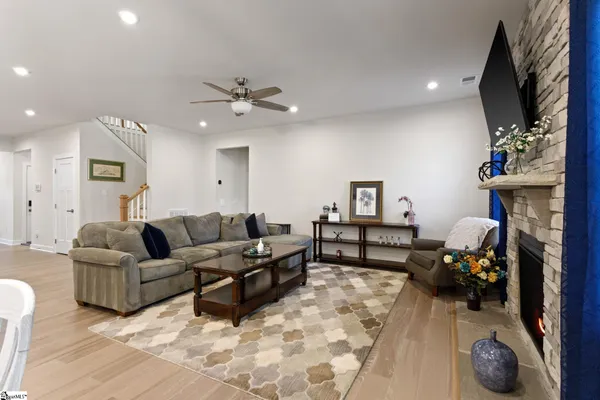 $515,000 | 356 Hollythorpe Lane, Fountain Inn, SC 29644