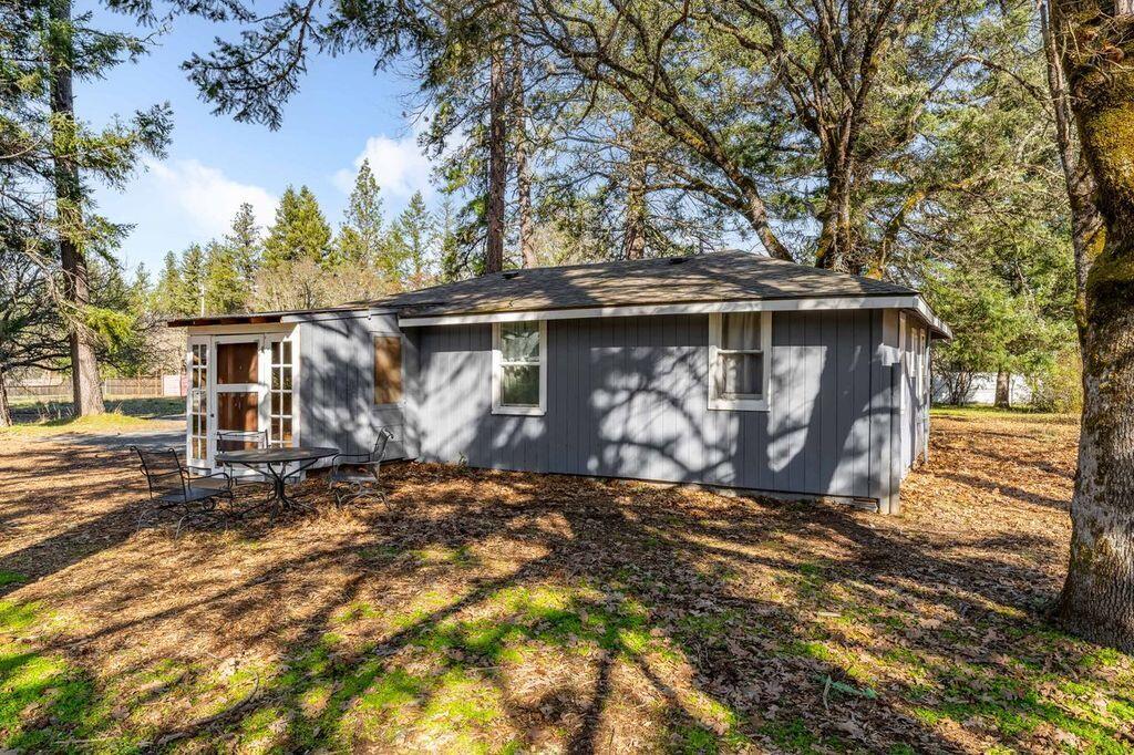 2574 Rockydale Road Cave Junction, OR 97523 - Photo 4 of 43 r10