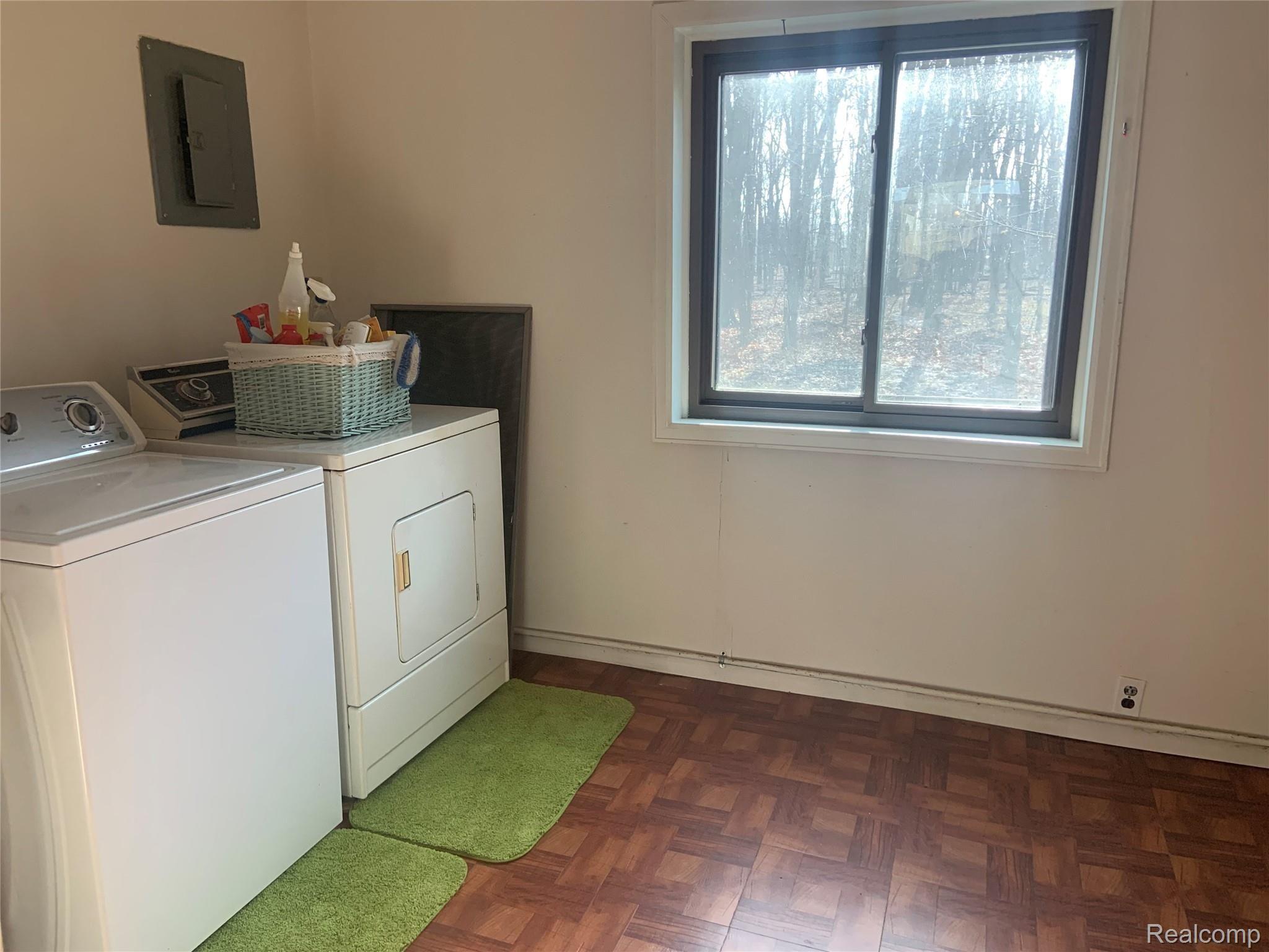 18369 Meridian Road Grosse Ile, MI 48138 - Photo 10 of 23 Laundry Room