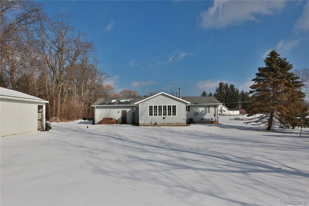 7042 Brophy Road Howell, MI 48855 - Photo 4 of 28 2B8A8060.jpg
