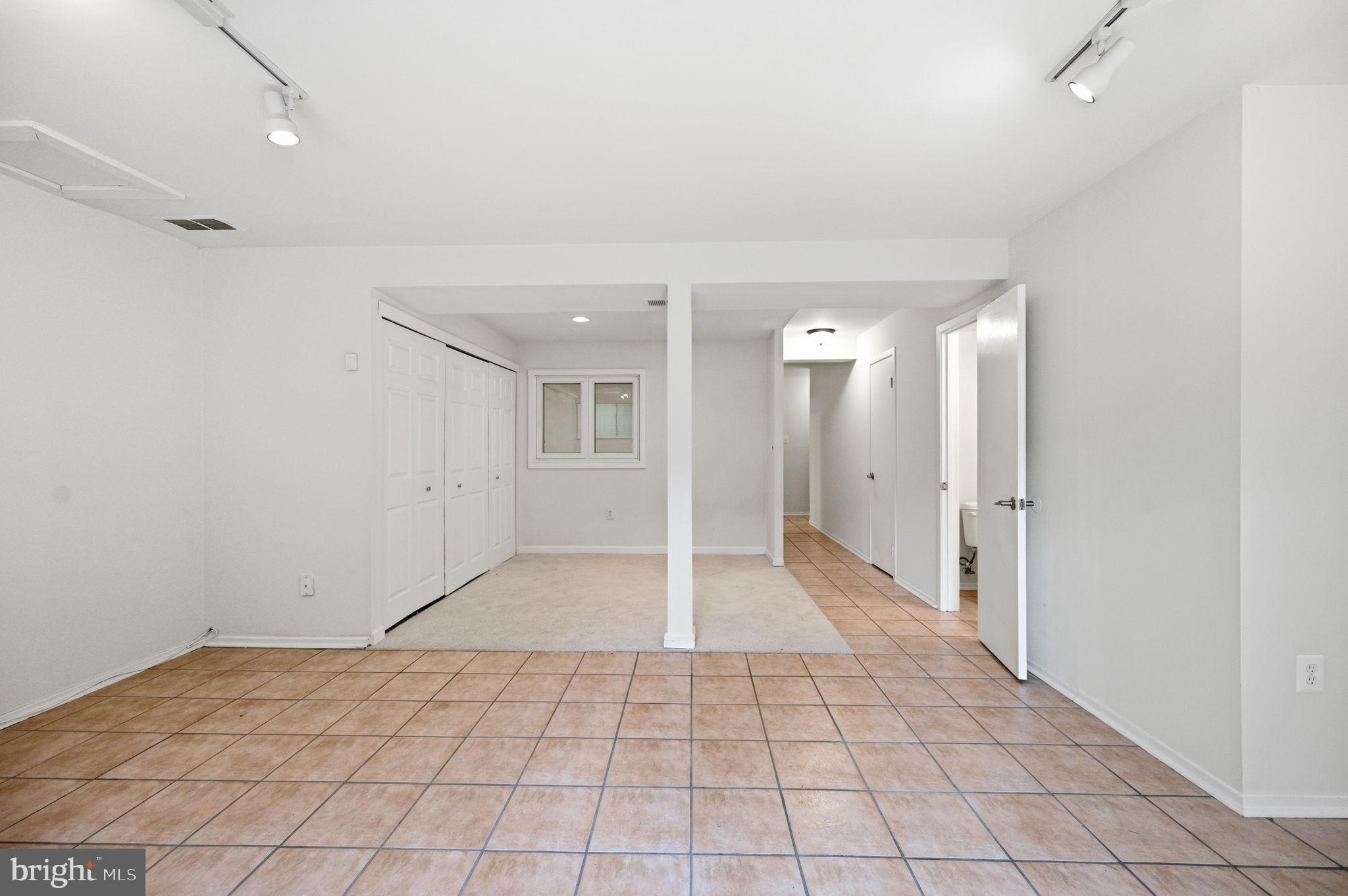 2908 Jermantown Road, Unit 24 Oakton, VA 22124 - Photo 60 of 74 Spacious, versatile living area awaits!