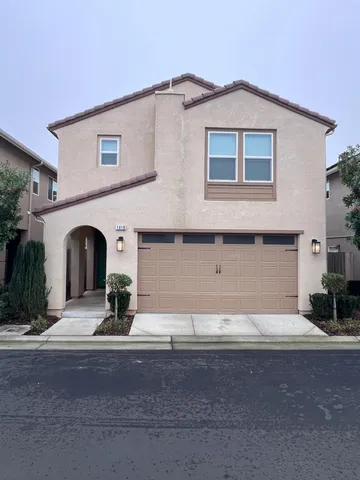 $2,200 | 1918 Oak Lane, Clovis, CA 93611