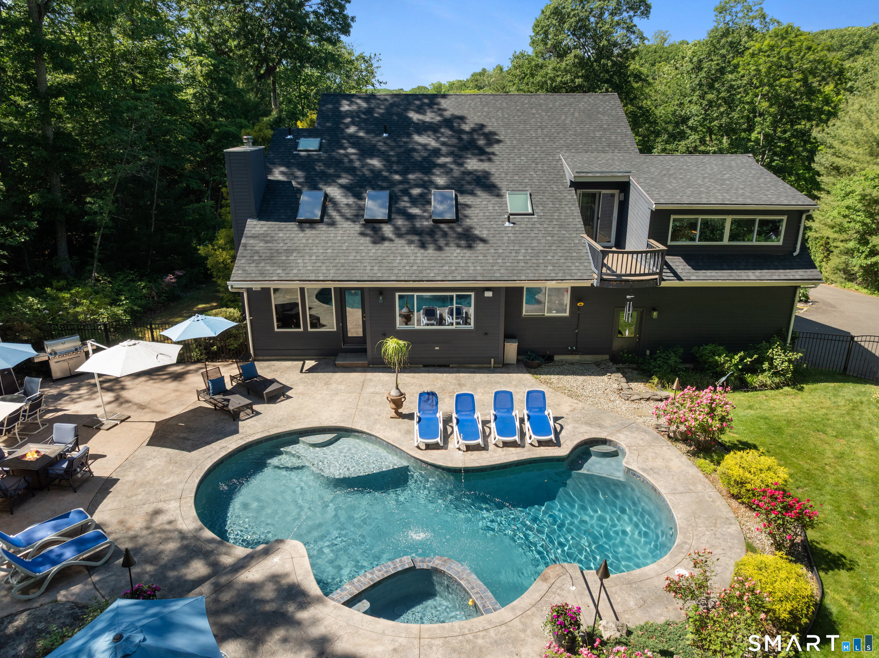 84 Sawmill Road Branford, CT 06405 - Photo 5 of 40