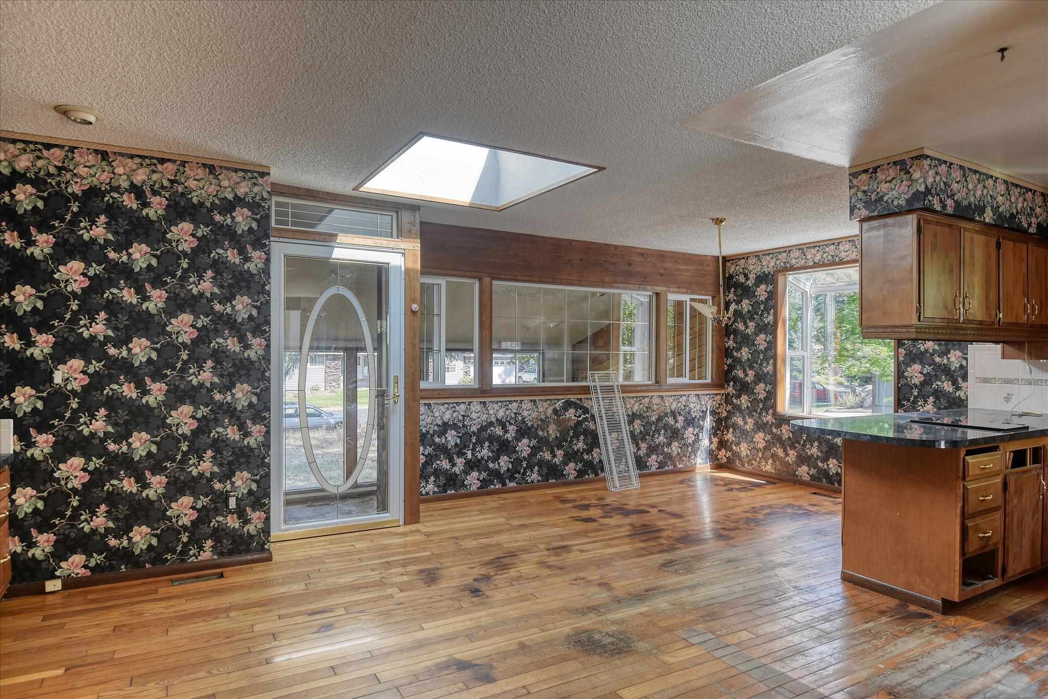 4316 East Lane Park Road Mead, WA 99021 - Photo 3 of 50