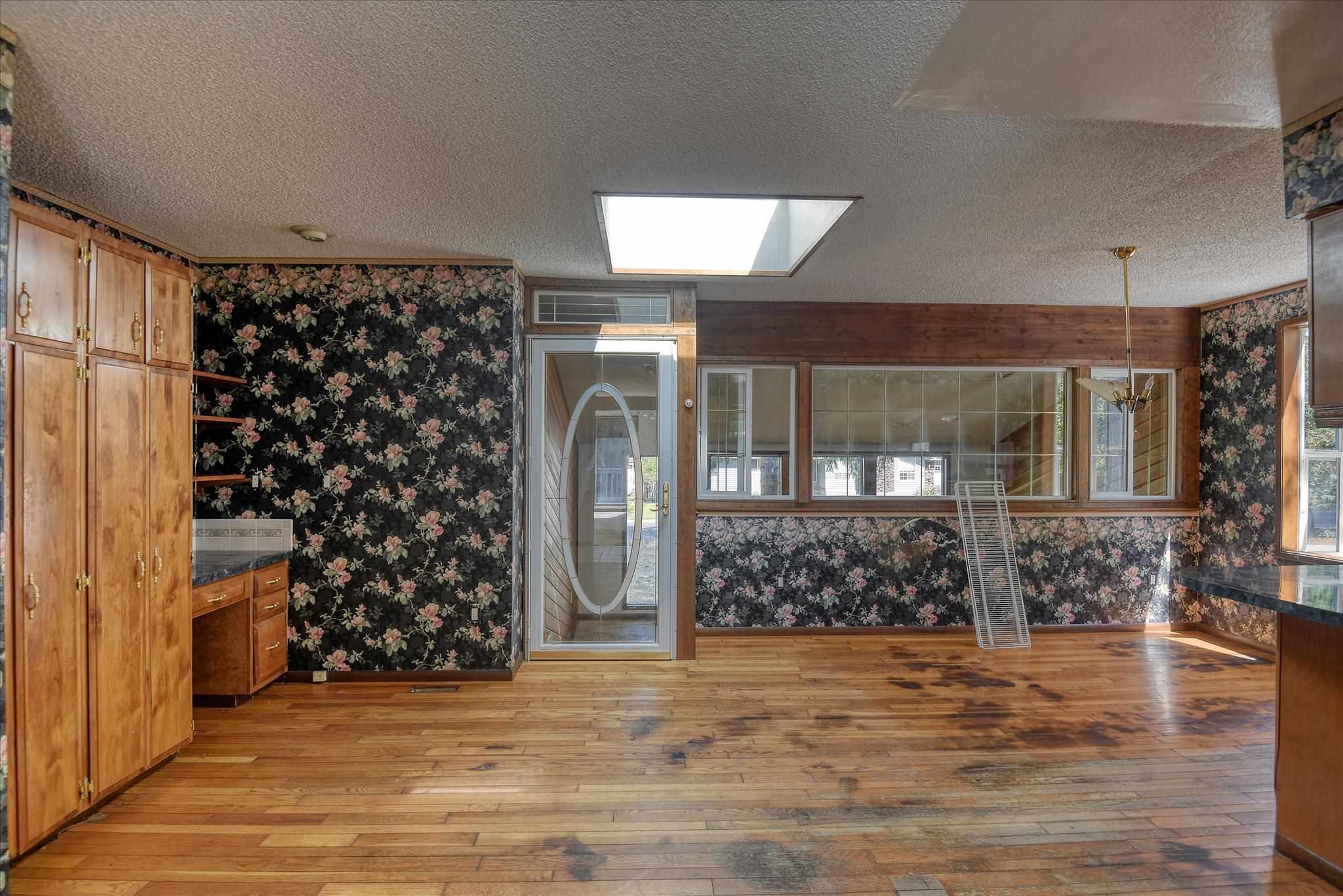 4316 East Lane Park Road Mead, WA 99021 - Photo 4 of 50