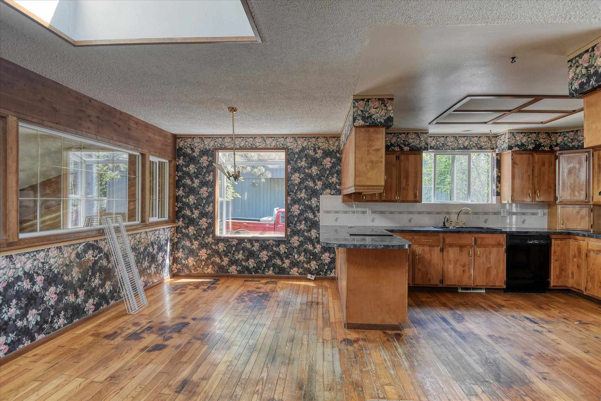 4316 East Lane Park Road Mead, WA 99021 - Photo 5 of 50