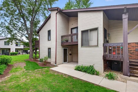 $230,000 | 1326 Kingsbury Drive, Unit 6, Hanover Park, IL 60133