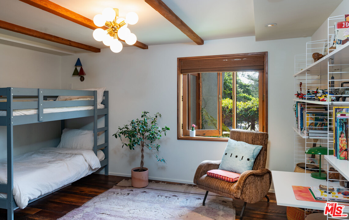 780 Latimer Road Santa Monica, CA 90402 - Photo 12 of 28