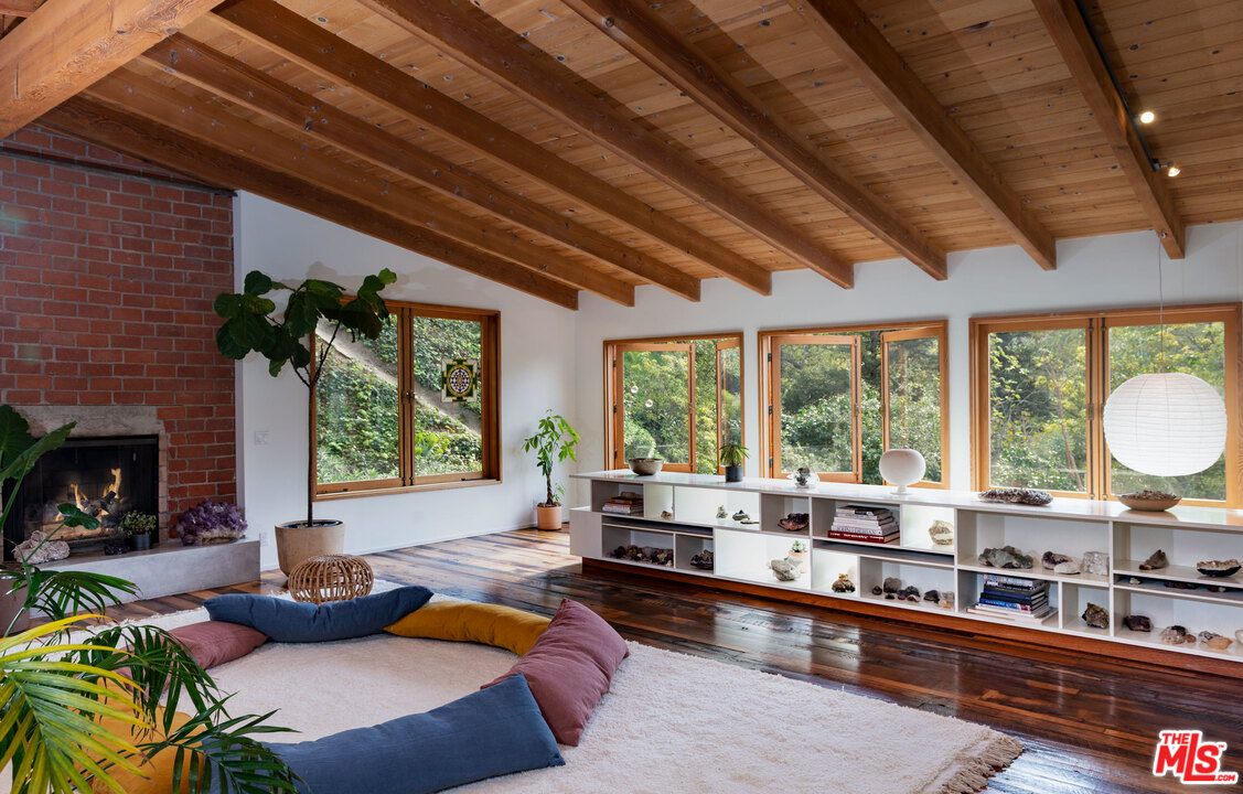 780 Latimer Road Santa Monica, CA 90402 - Photo 14 of 28