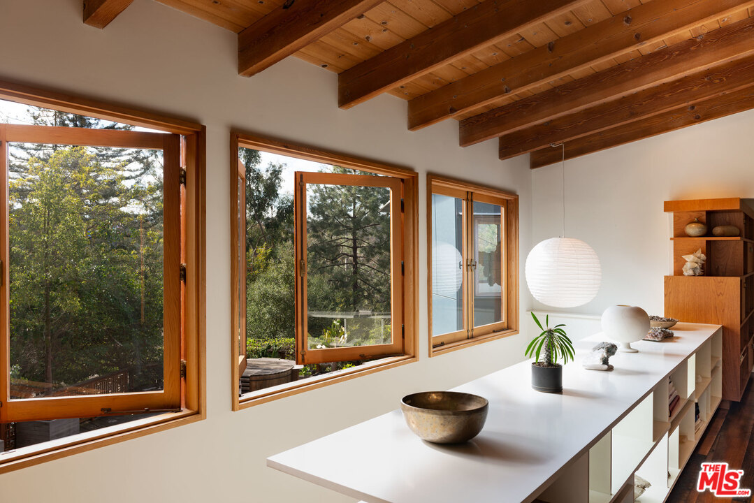 780 Latimer Road Santa Monica, CA 90402 - Photo 15 of 28