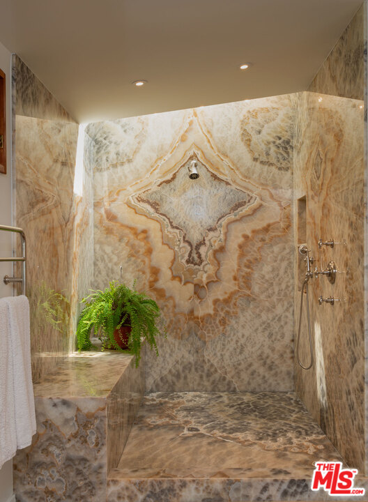 780 Latimer Road Santa Monica, CA 90402 - Photo 18 of 28