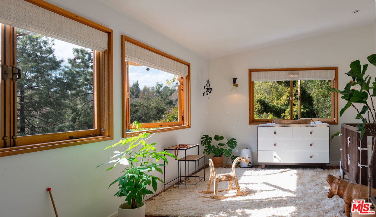 780 Latimer Road Santa Monica, CA 90402 - Photo 19 of 28