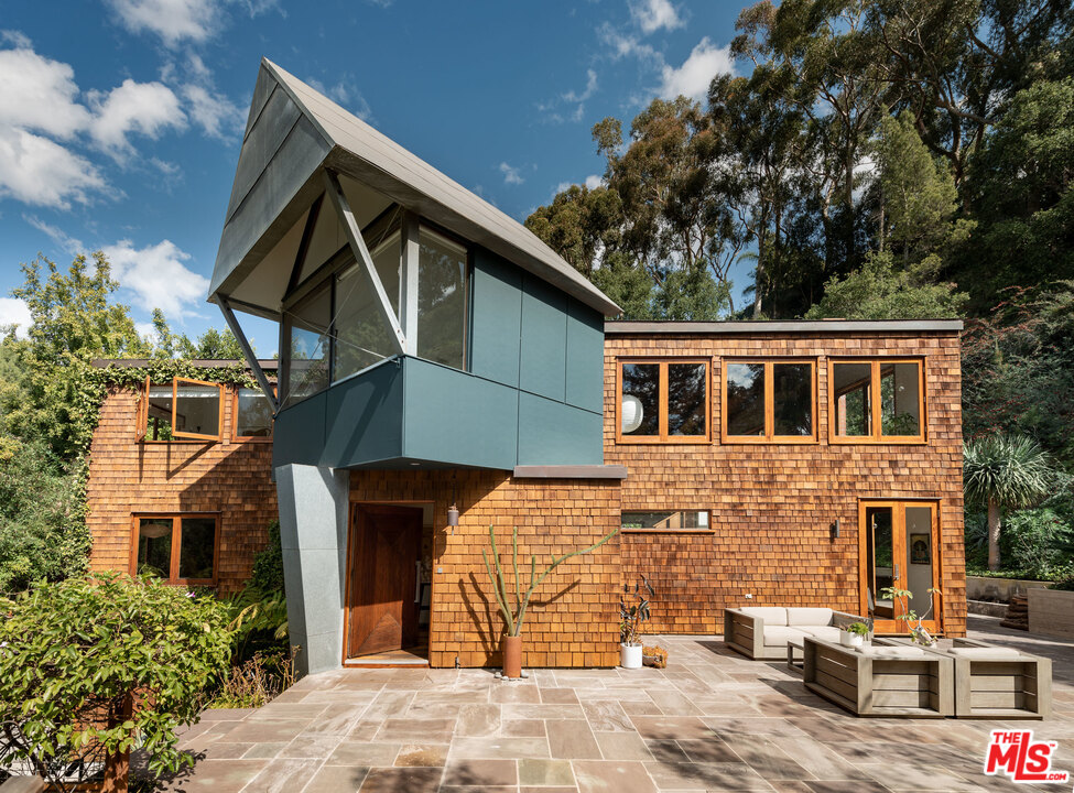 780 Latimer Road Santa Monica, CA 90402 - Photo 3 of 28