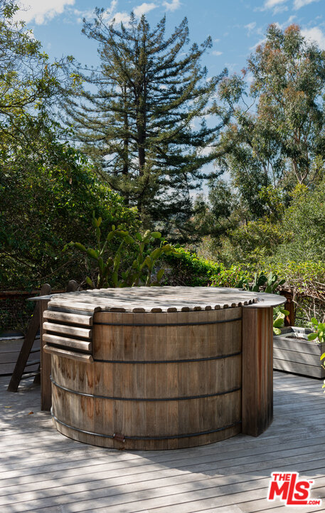 780 Latimer Road Santa Monica, CA 90402 - Photo 21 of 28