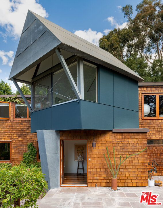 780 Latimer Road Santa Monica, CA 90402 - Photo 4 of 28