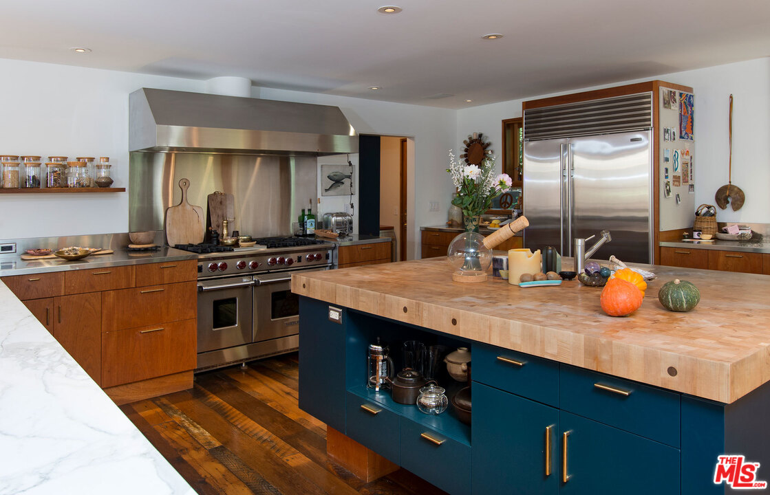 780 Latimer Road Santa Monica, CA 90402 - Photo 8 of 28