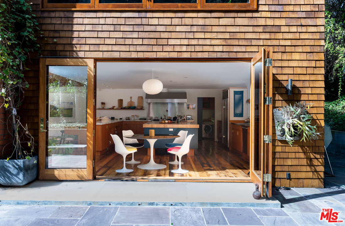 780 Latimer Road Santa Monica, CA 90402 - Photo 9 of 28