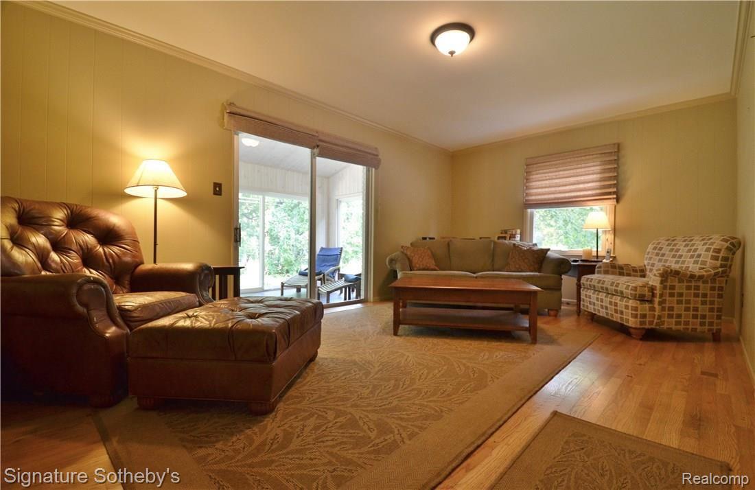 5335 Echo Road Bloomfield Hills, MI 48302 - Photo 6 of 29 family room.JPG