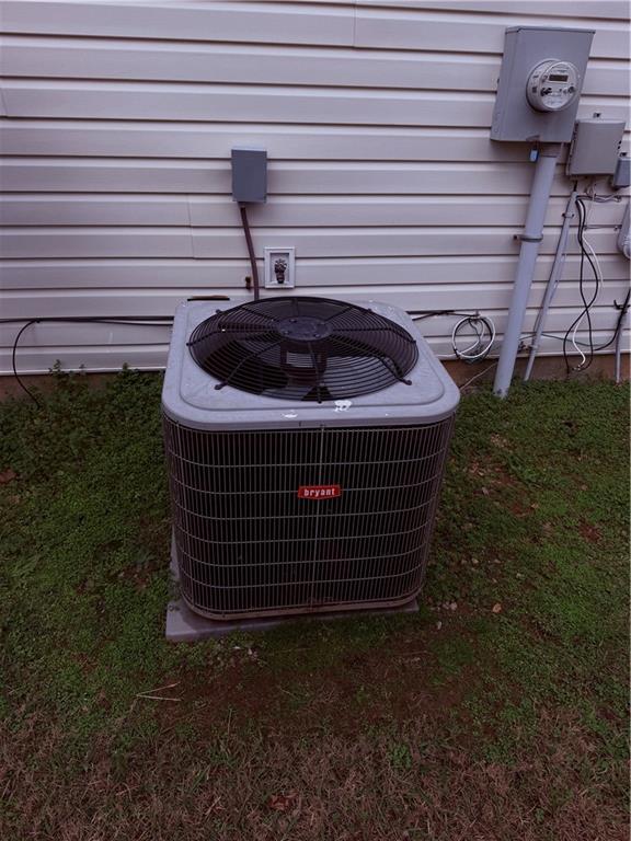 28 Hampton Drive Cartersville, GA 30121 - Photo 24 of 24 a front view of a house with garden