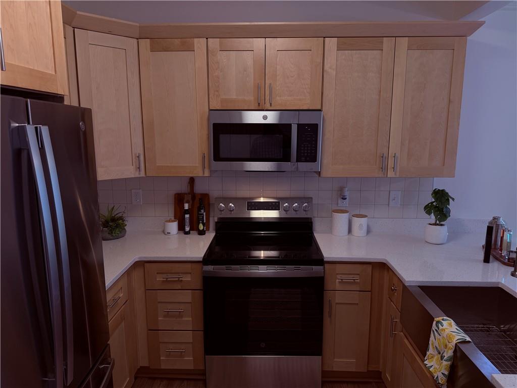 28 Hampton Drive Cartersville, GA 30121 - Photo 9 of 24 a kitchen with granite countertop a sink stove and microwave